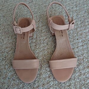 Alysi Beige/light peach color buckle Sandals size 38